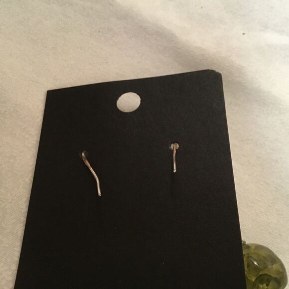 Silvertone Fish Hook Wires Crackle Beads in Green Earrings - Picture 5 of 5